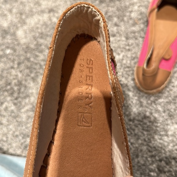 New pink Sperry Top-siders. Size 6 - Picture 3 of 7